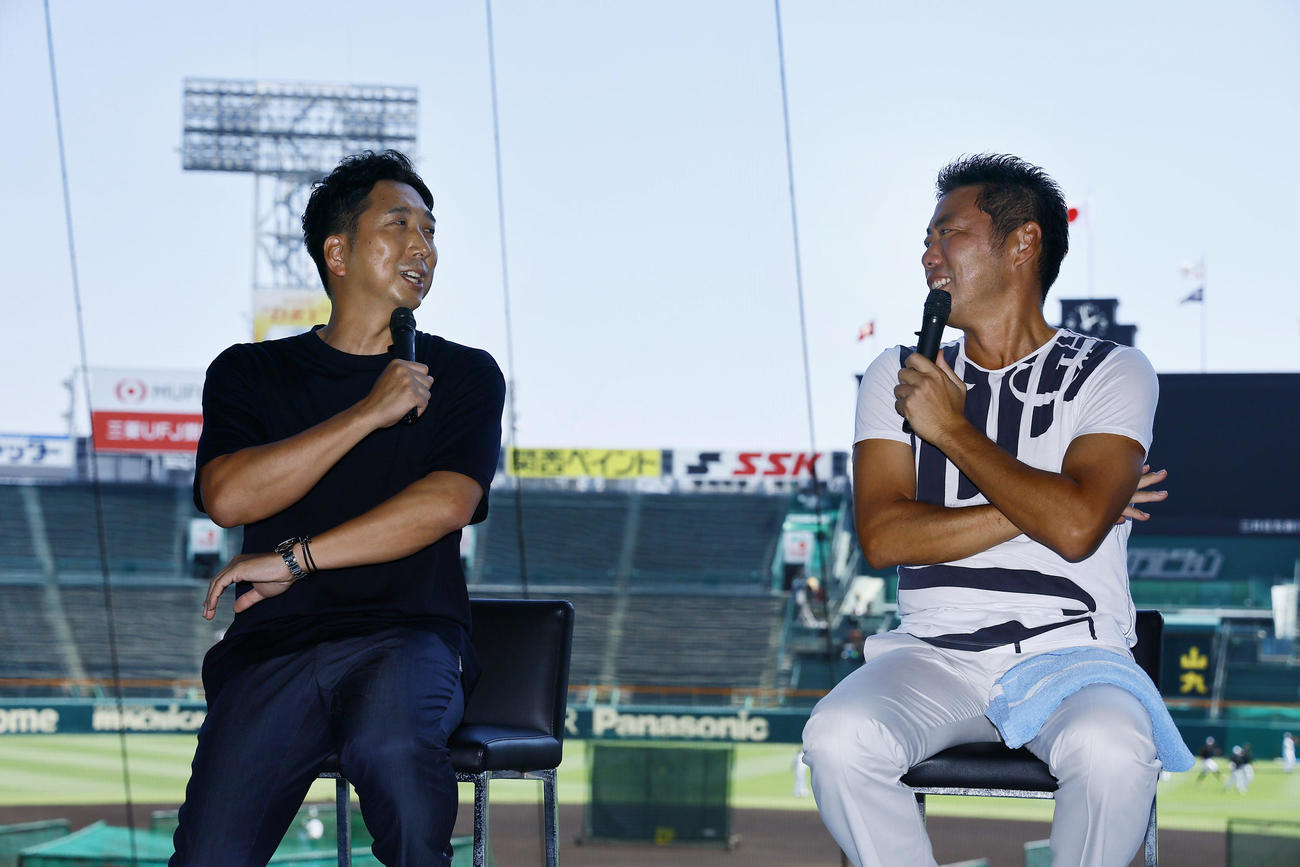トークショーを行った藤川球児氏（左）と上原浩治氏（撮影・藤尾明華）