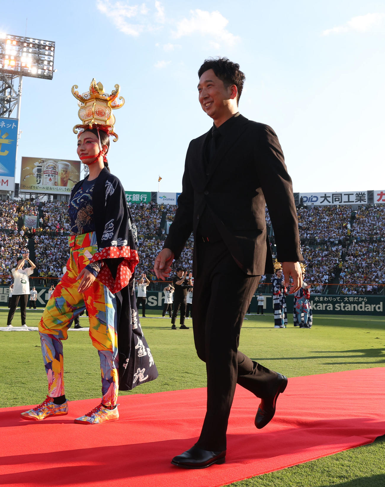阪神対巨人　100周年セレモニーに出席した阪神OBで球団本部付SAの藤川球児氏