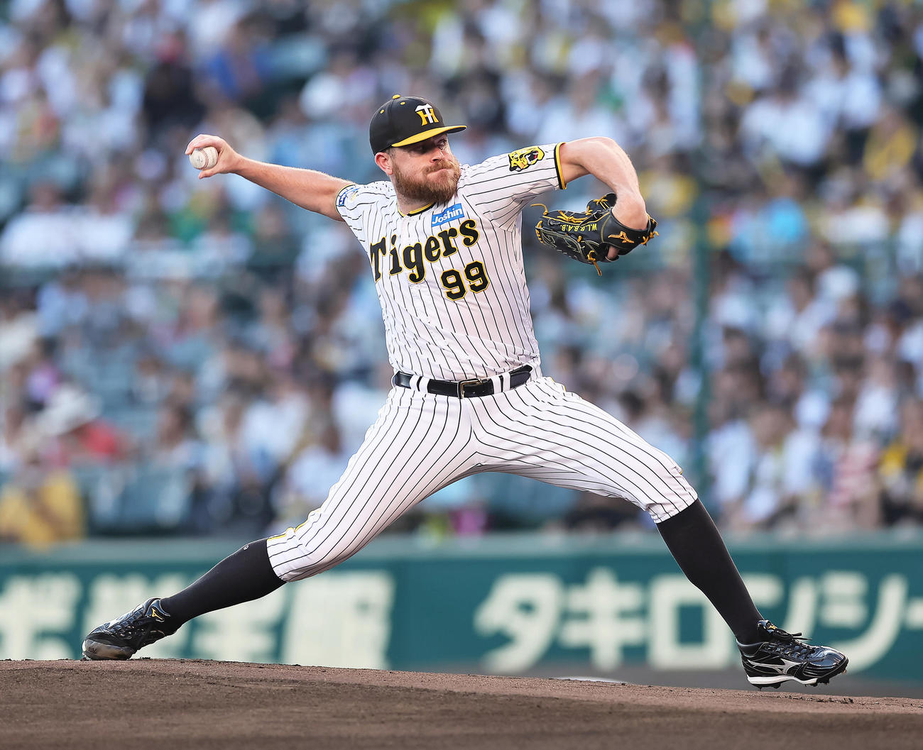 阪神対巨人　阪神先発のビーズリー（撮影・足立雅史）