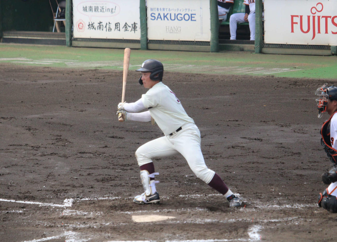 巨人2軍戦の2回に適時打を放つ早大・吉納（撮影・金子真仁）