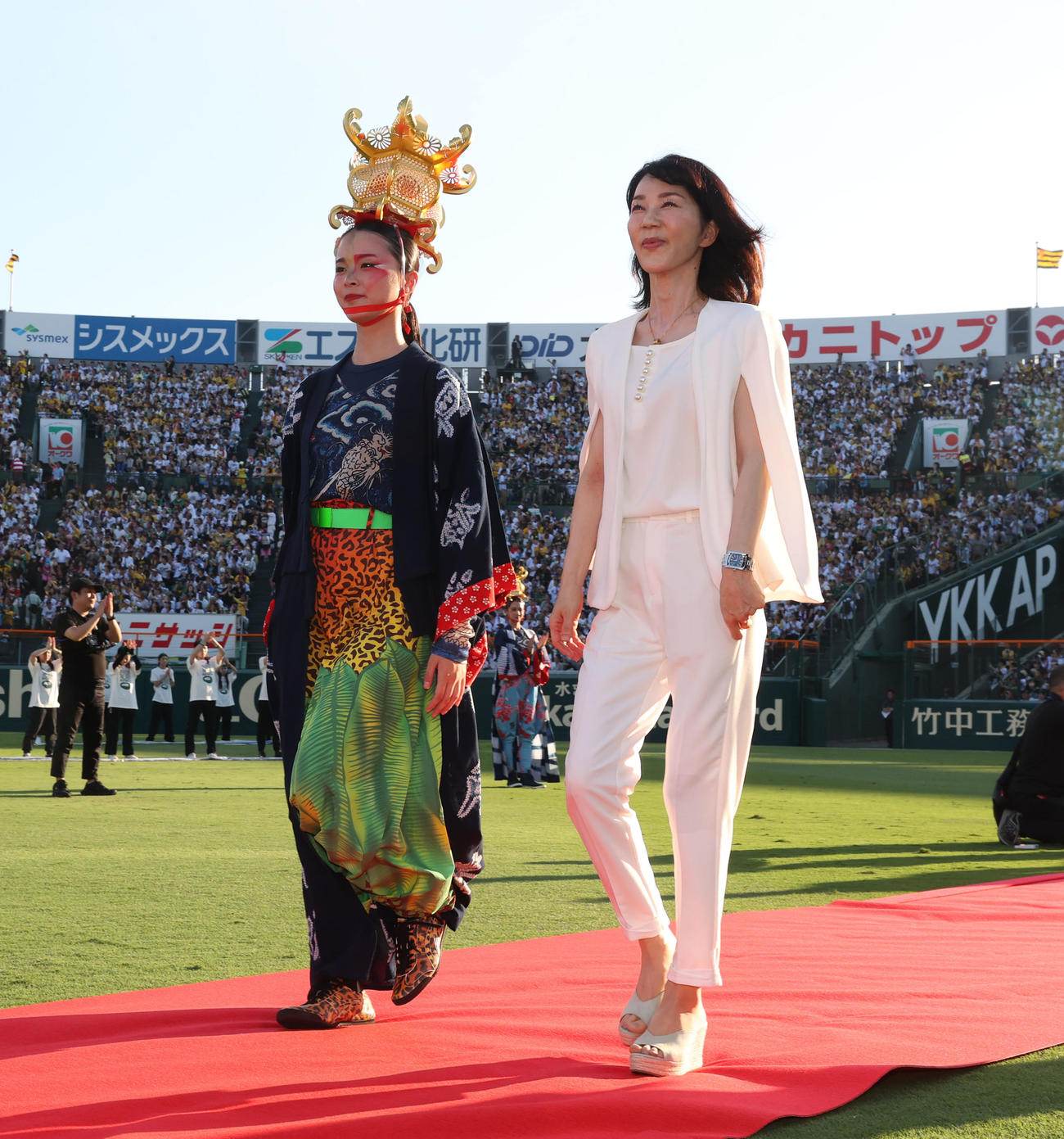 阪神対巨人　100周年セレモニーに出席したスポーツキャスターの長島三奈さん