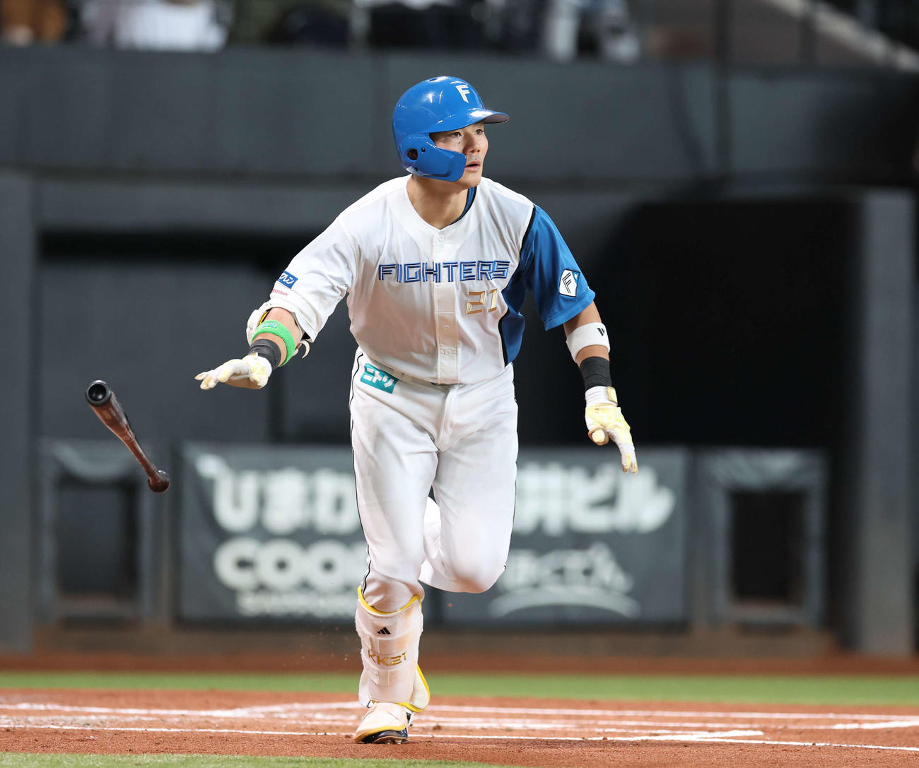 日本ハム対オリックス　1回裏日本ハム2死、右越えソロ本塁打を放つ清宮（撮影・黒川智章）