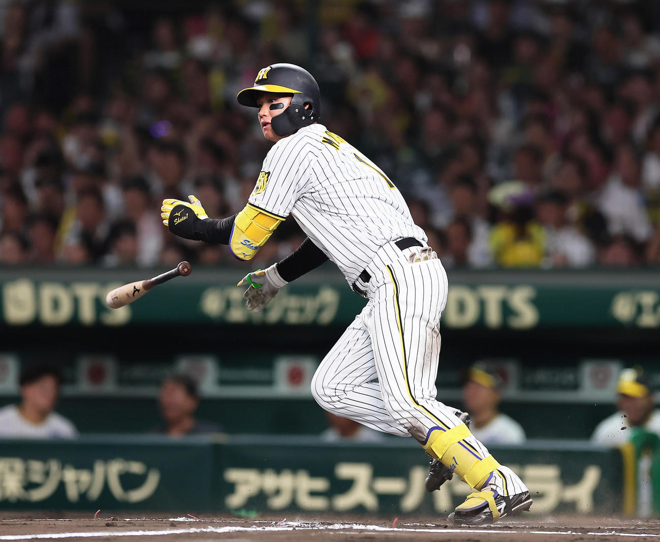 阪神対巨人　6回裏阪神1死二塁、森下は左前適時打を放つ（撮影・足立雅史）