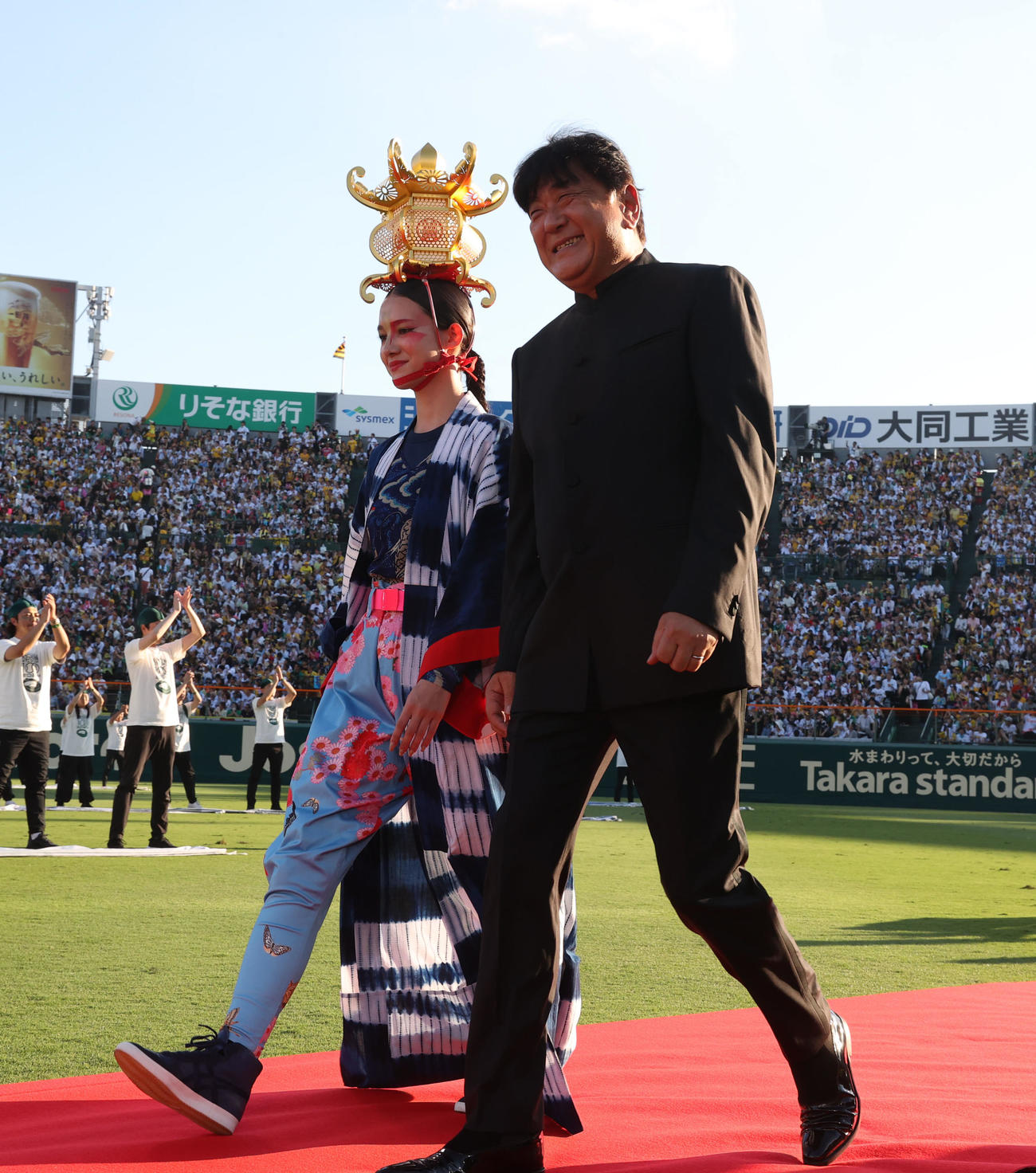 阪神対巨人　100周年セレモニーに出席した世界的指揮者の佐渡裕氏