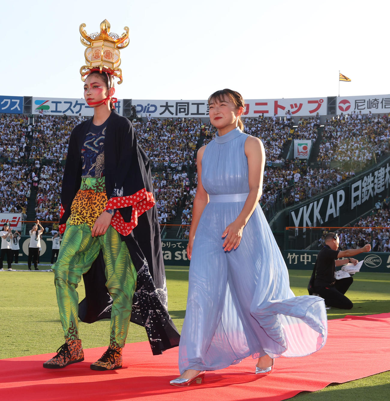 阪神対巨人　100周年セレモニーに出席したフィギュアスケート女子の坂本花織