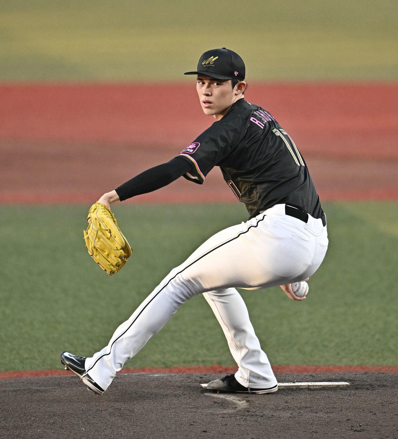 ロッテ対西武　ロッテ先発の佐々木（撮影・滝沢徹郎）