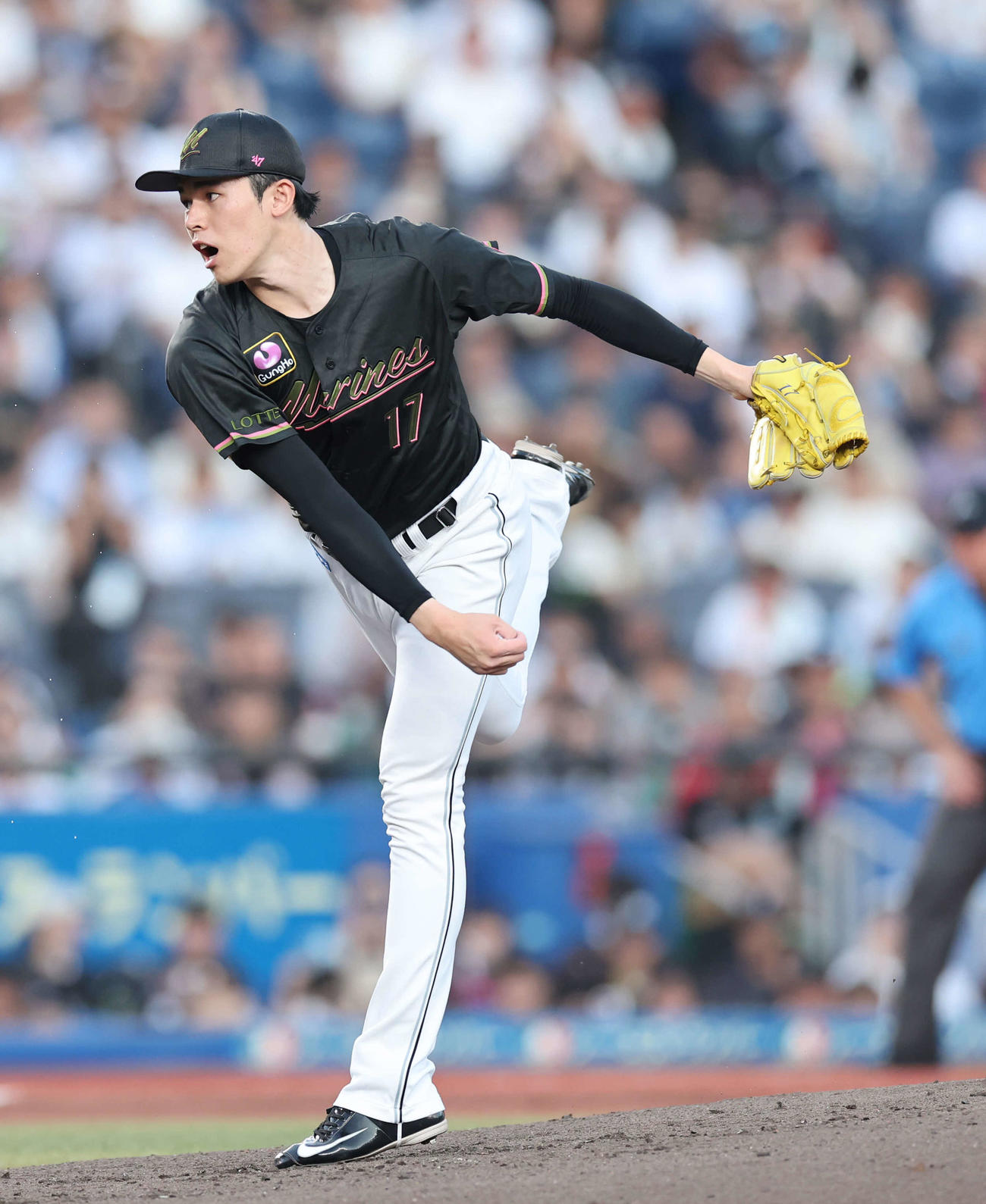 ロッテ対西武　力投するロッテ先発の佐々木（撮影・鈴木正人）