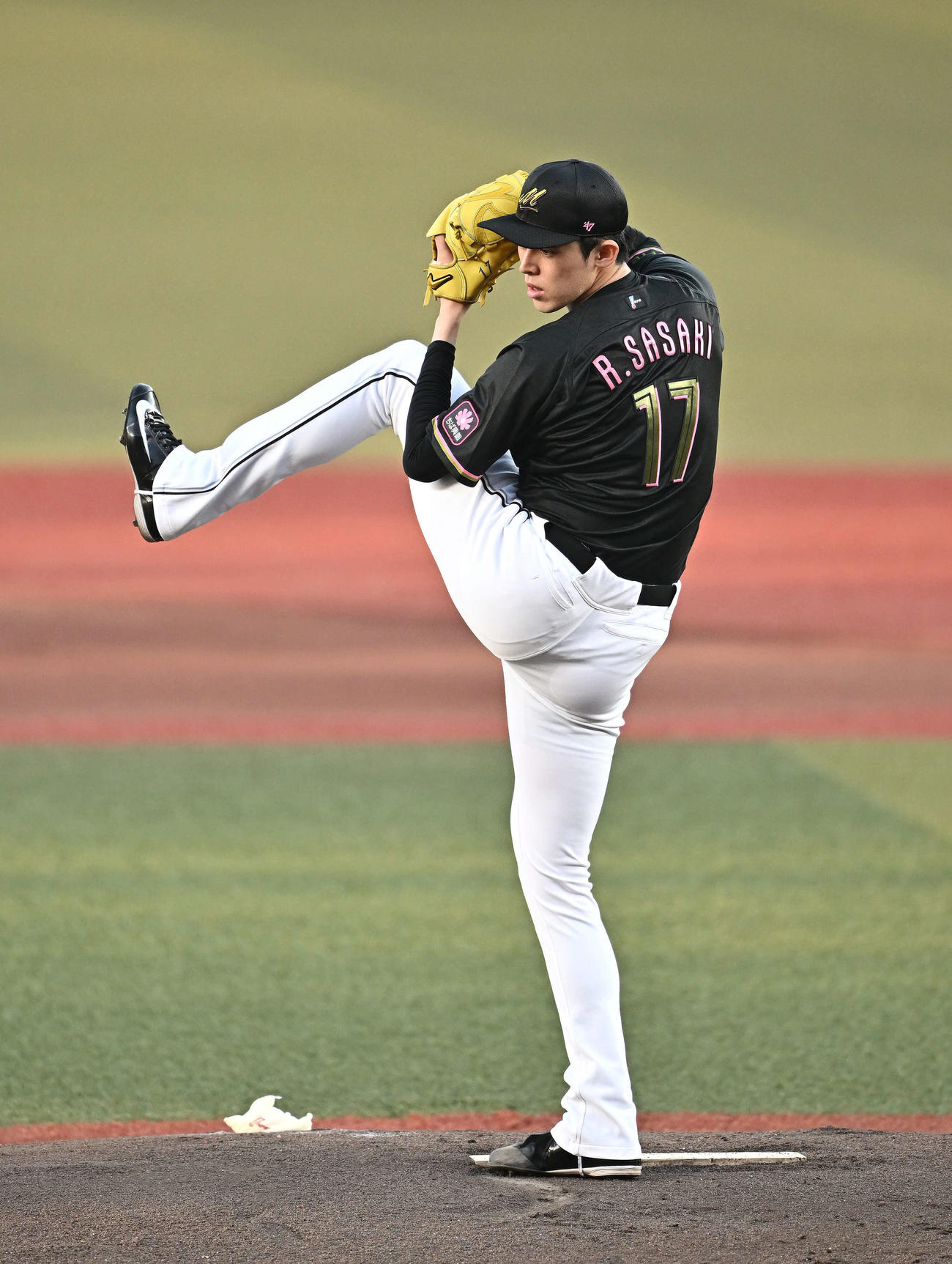 ロッテ対西武　力投するロッテ先発の佐々木（撮影・滝沢徹郎）