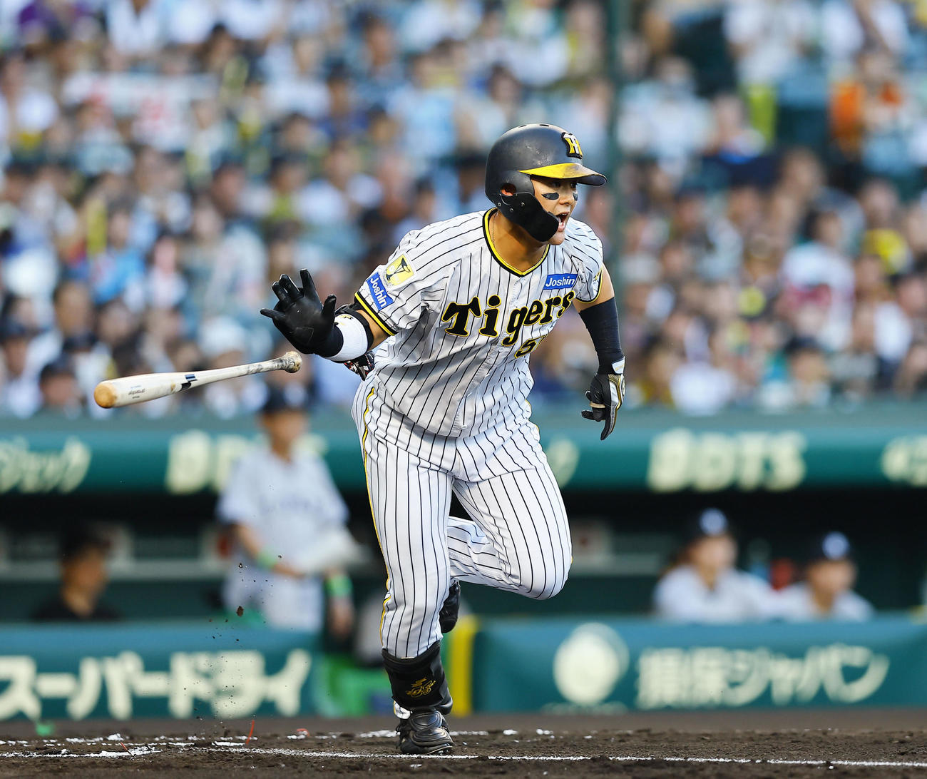 阪神対巨人　1回裏阪神2死満塁、前川は右前に2点適時打を放つ（撮影・藤尾明華）