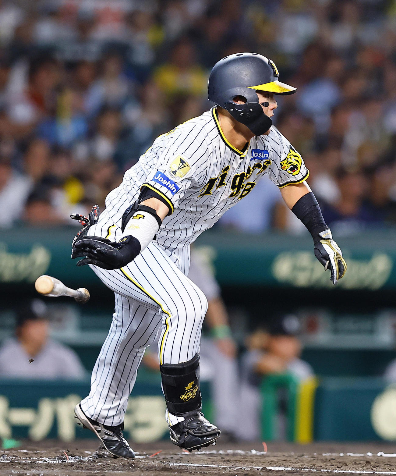 阪神対巨人　6回裏阪神2死一、三塁、前川は中前に適時打を放つ（撮影・藤尾明華）