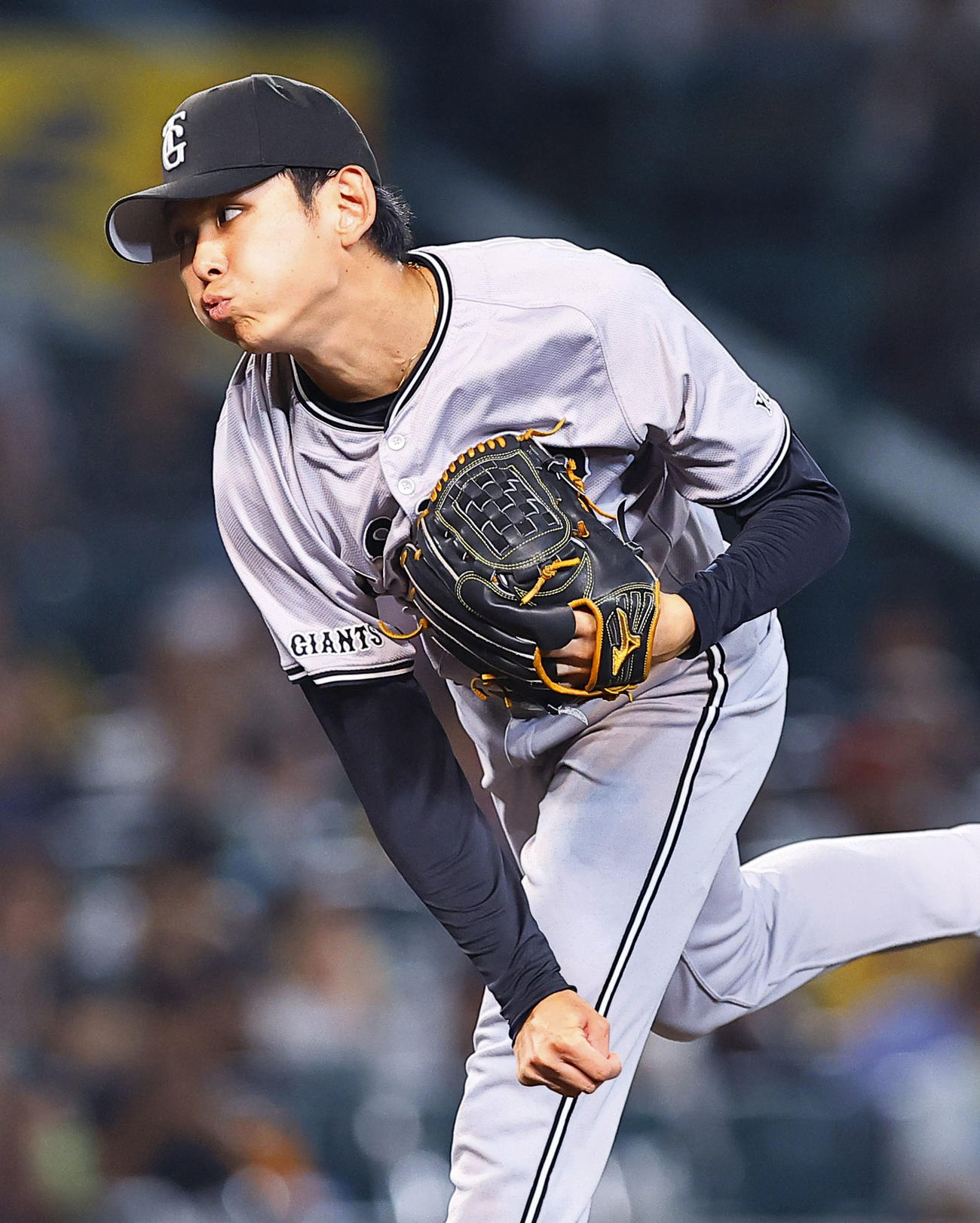 阪神対巨人　7回、3番手で登板した巨人泉（撮影・藤尾明華）