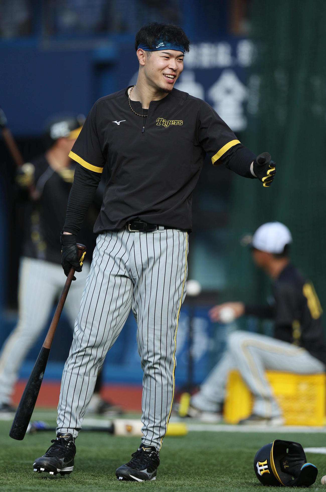 DeNA対阪神　試合前練習で笑顔を見せる阪神佐藤輝（撮影・前田充）
