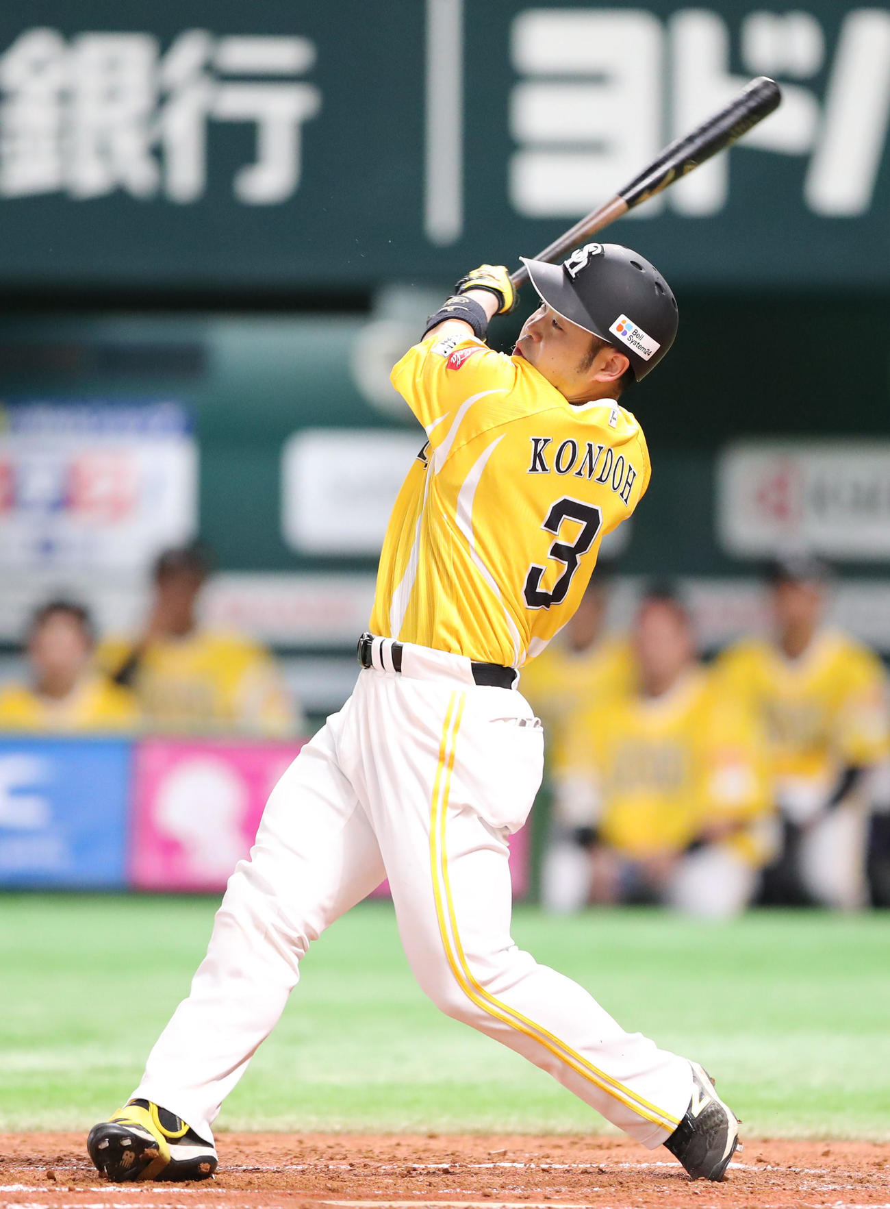 ソフトバンク対日本ハム　3回裏ソフトバンク2死、近藤は右中間に本塁打を放つ（撮影・鬼束羽瑠菜）