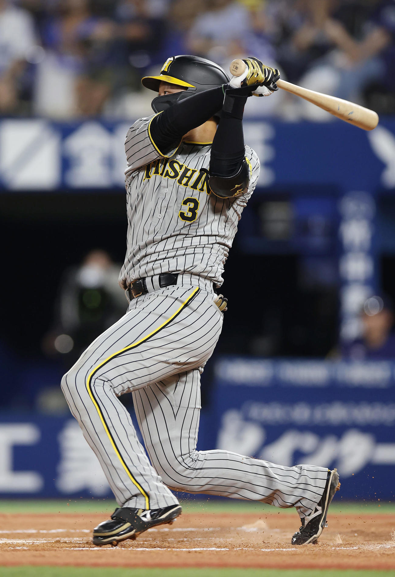 DeNA対阪神　6回表阪神1死一、三塁、勝ち越しの中前適時打を放つ大山（撮影・前田充）