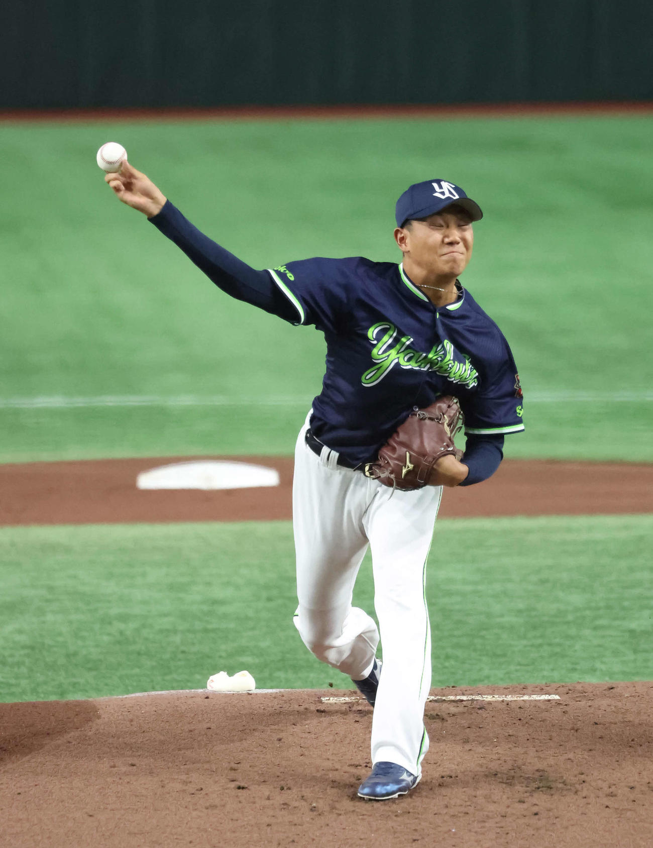 巨人対ヤクルト　力投するヤクルト先発奥川（撮影・丹羽敏通）