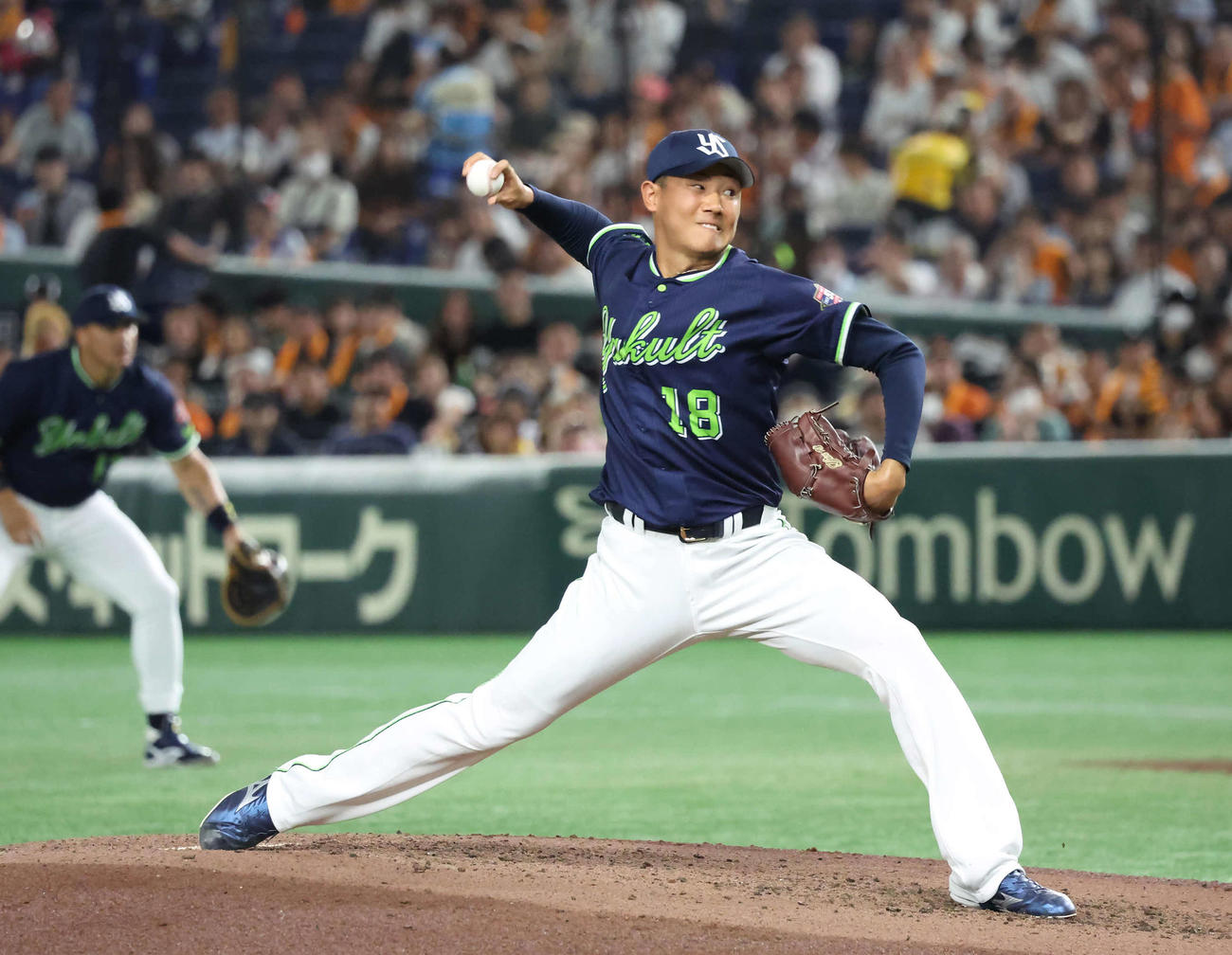 巨人対ヤクルト　力投するヤクルト先発奥川（撮影・丹羽敏通）