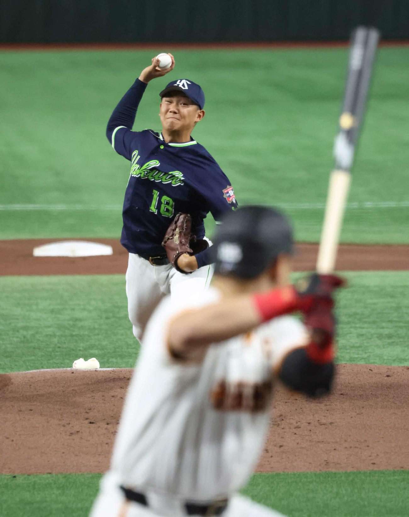巨人対ヤクルト　力投するヤクルト先発奥川（撮影・丹羽敏通）