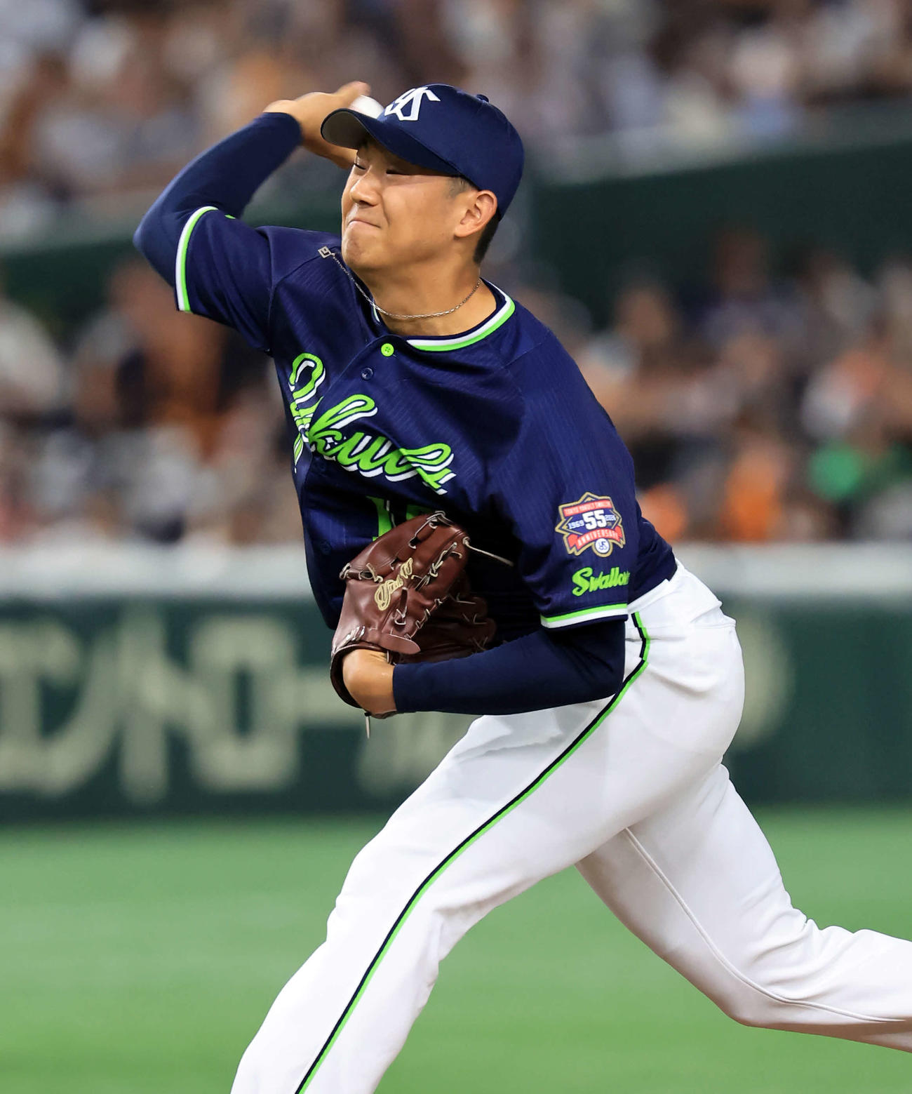 巨人対ヤクルト　力投するヤクルト先発の奥川（撮影・浅見桂子）