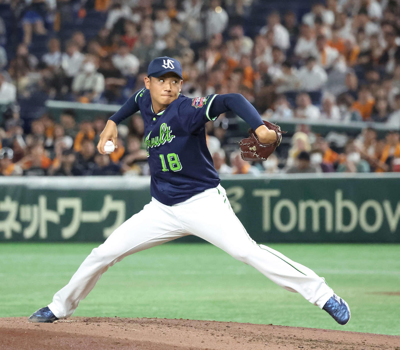 巨人対ヤクルト　力投するヤクルト先発奥川（撮影・丹羽敏通）