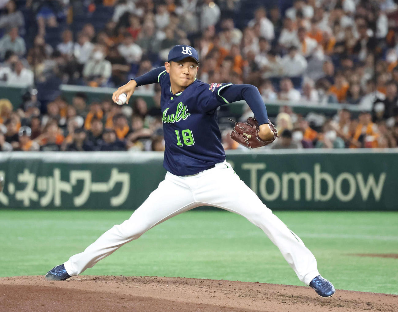 巨人対ヤクルト　力投するヤクルト先発奥川（撮影・丹羽敏通）