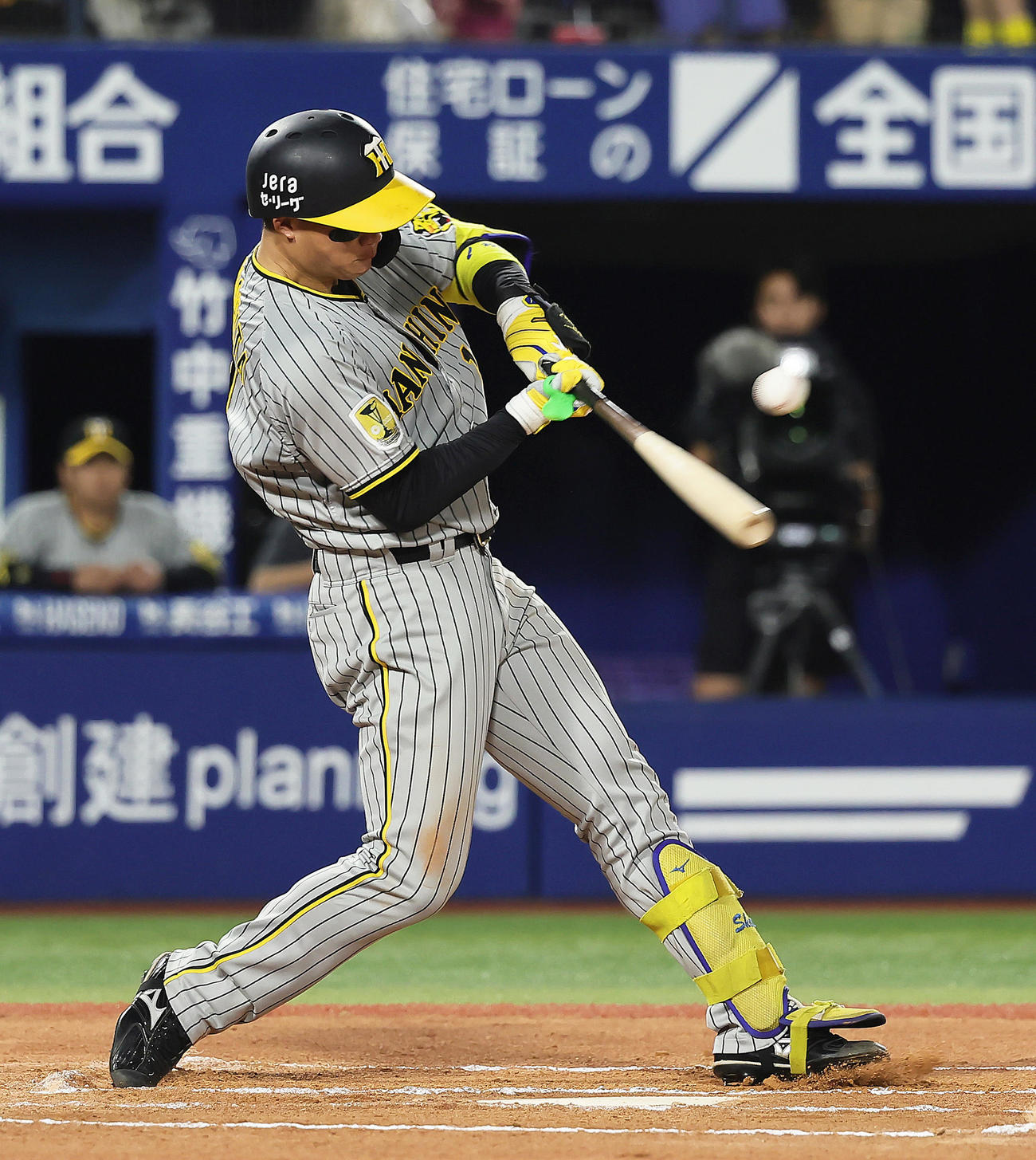 DeNA対阪神　6回表阪神1死二塁、森下は中前適時打を放つ（撮影・足立雅史）