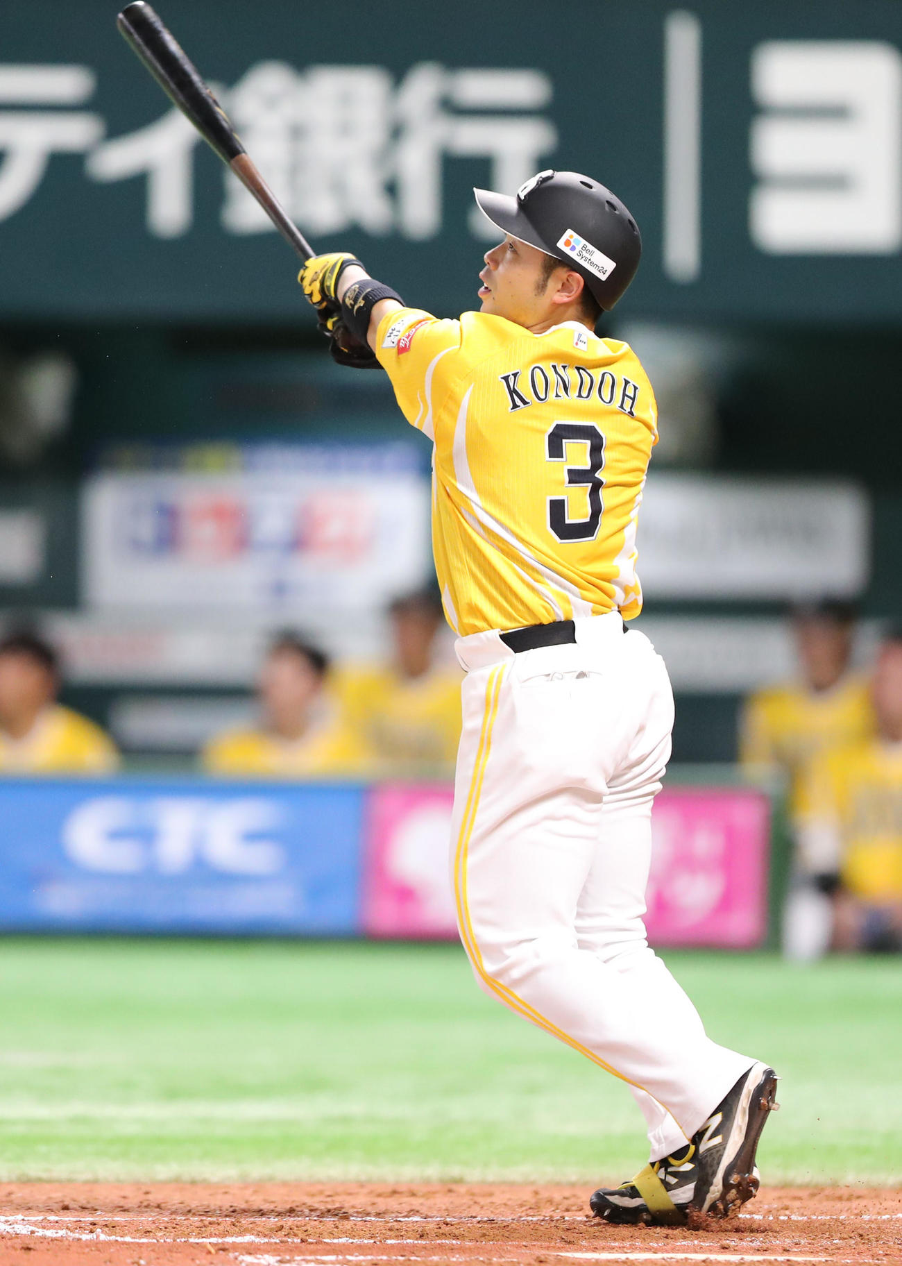 ソフトバンク対日本ハム　3回裏ソフトバンク2死、近藤は右中間に本塁打を放つ（撮影・鬼束羽瑠菜）