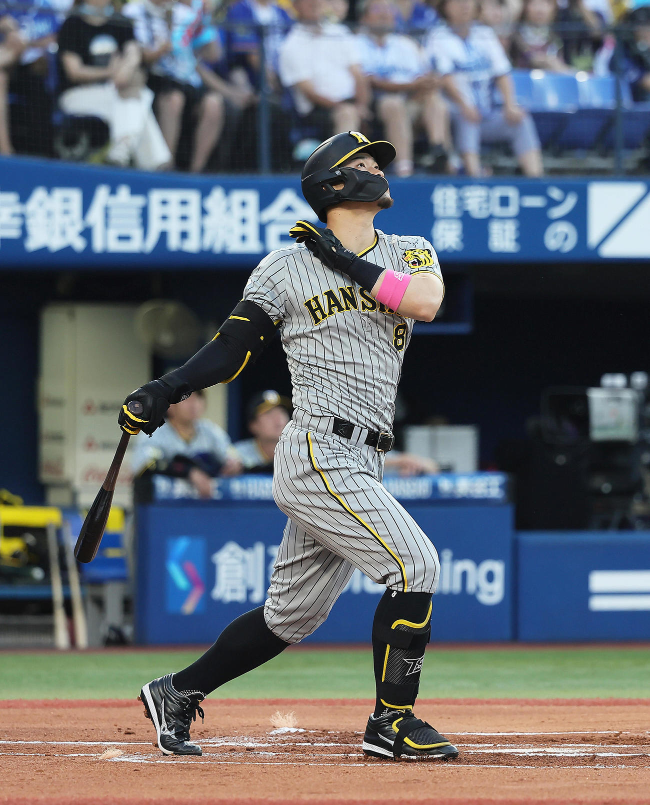 DeNA対阪神　1回表阪神1死、佐藤輝は2者連続となる右越え本塁打を放つ（撮影・足立雅史）