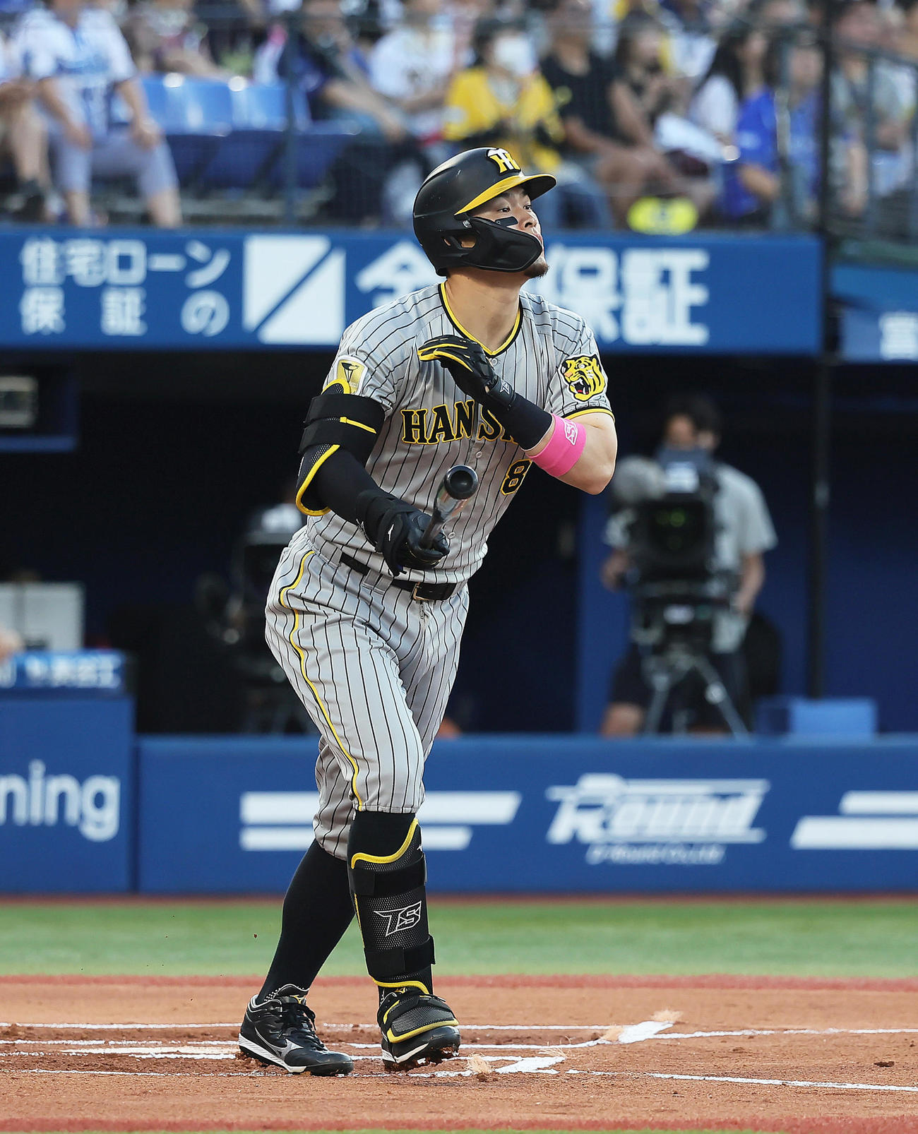 DeNA対阪神　1回表阪神1死、佐藤輝は2者連続となる右越え本塁打を放つ（撮影・足立雅史）
