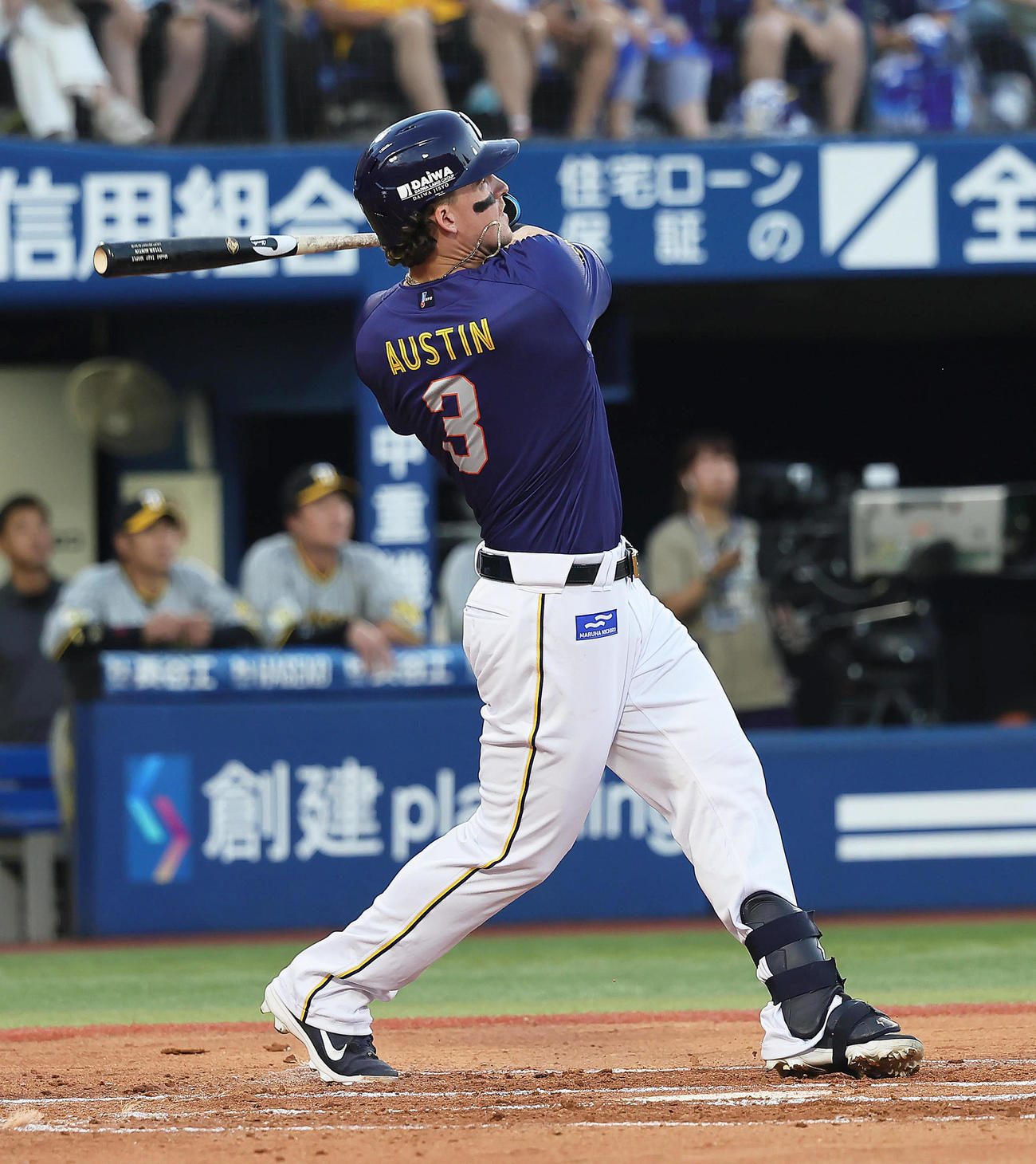 DeNA対阪神　1回裏DeNA1死一、二塁、オースティンは3点本塁打を放つ（撮影・足立雅史）