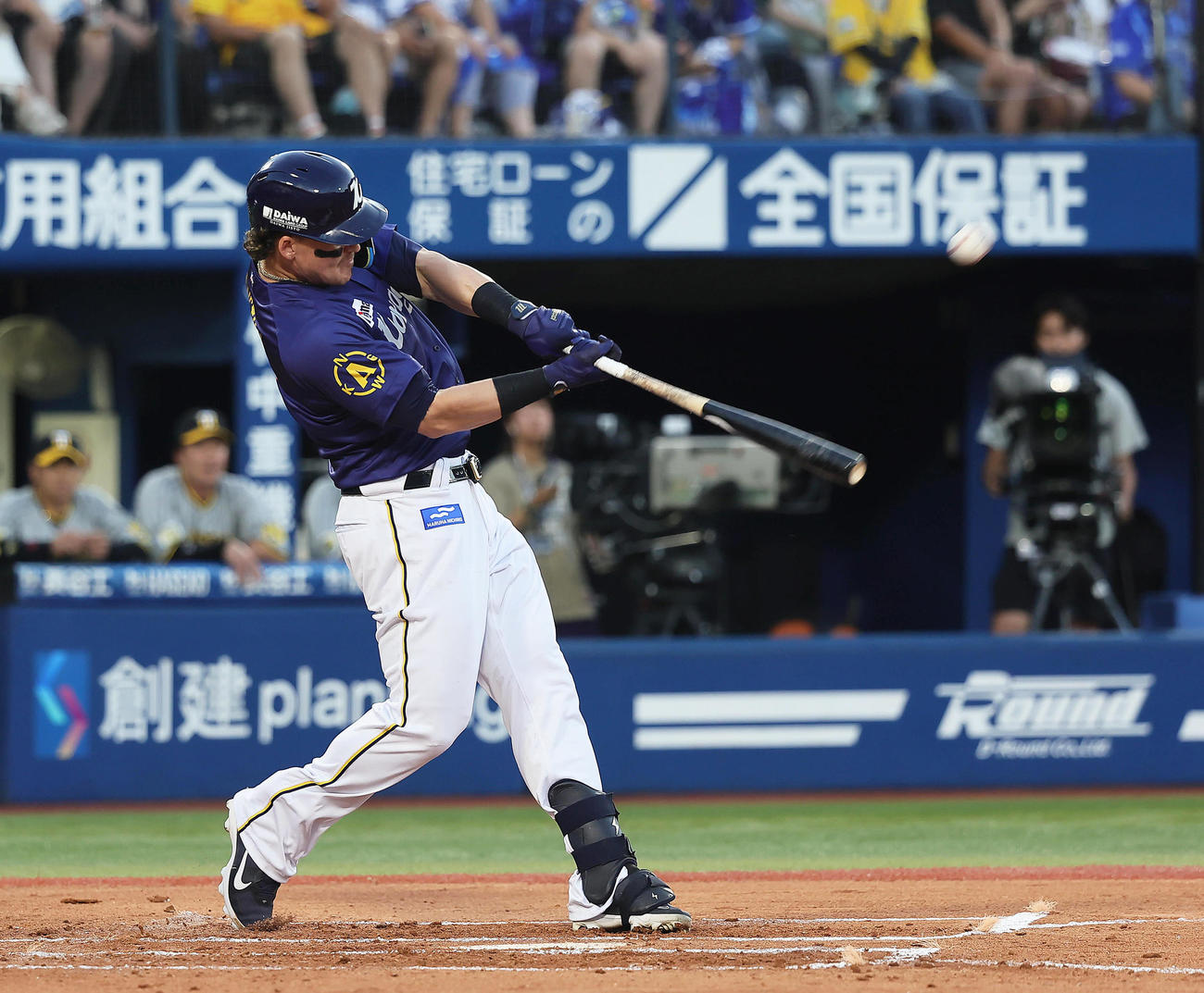 DeNA対阪神　1回裏DeNA1死一、二塁、オースティンは3点本塁打を放つ（撮影・足立雅史）