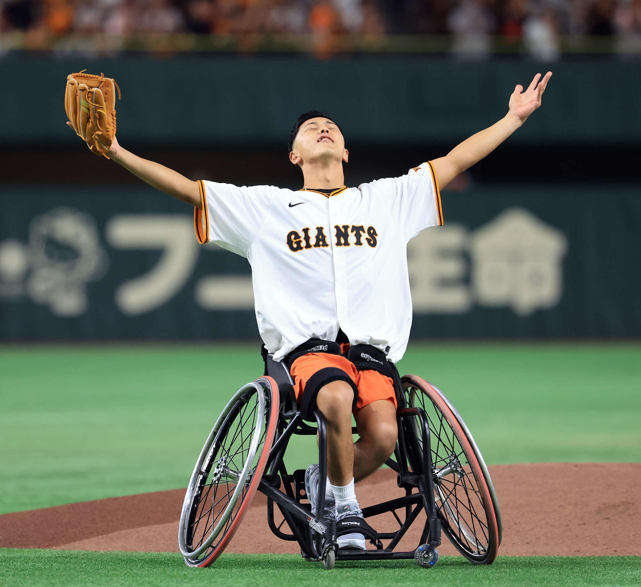 巨人対ヤクルト　始球式を務めた小田凱人（撮影・浅見桂子）