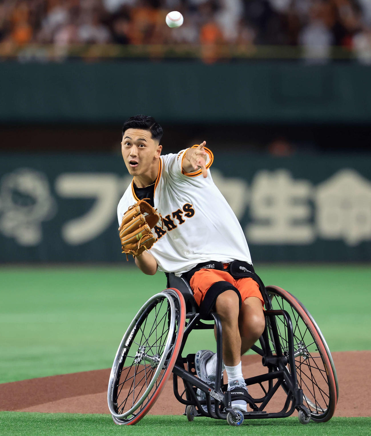 巨人対ヤクルト　始球式を務める小田凱人（撮影・浅見桂子）
