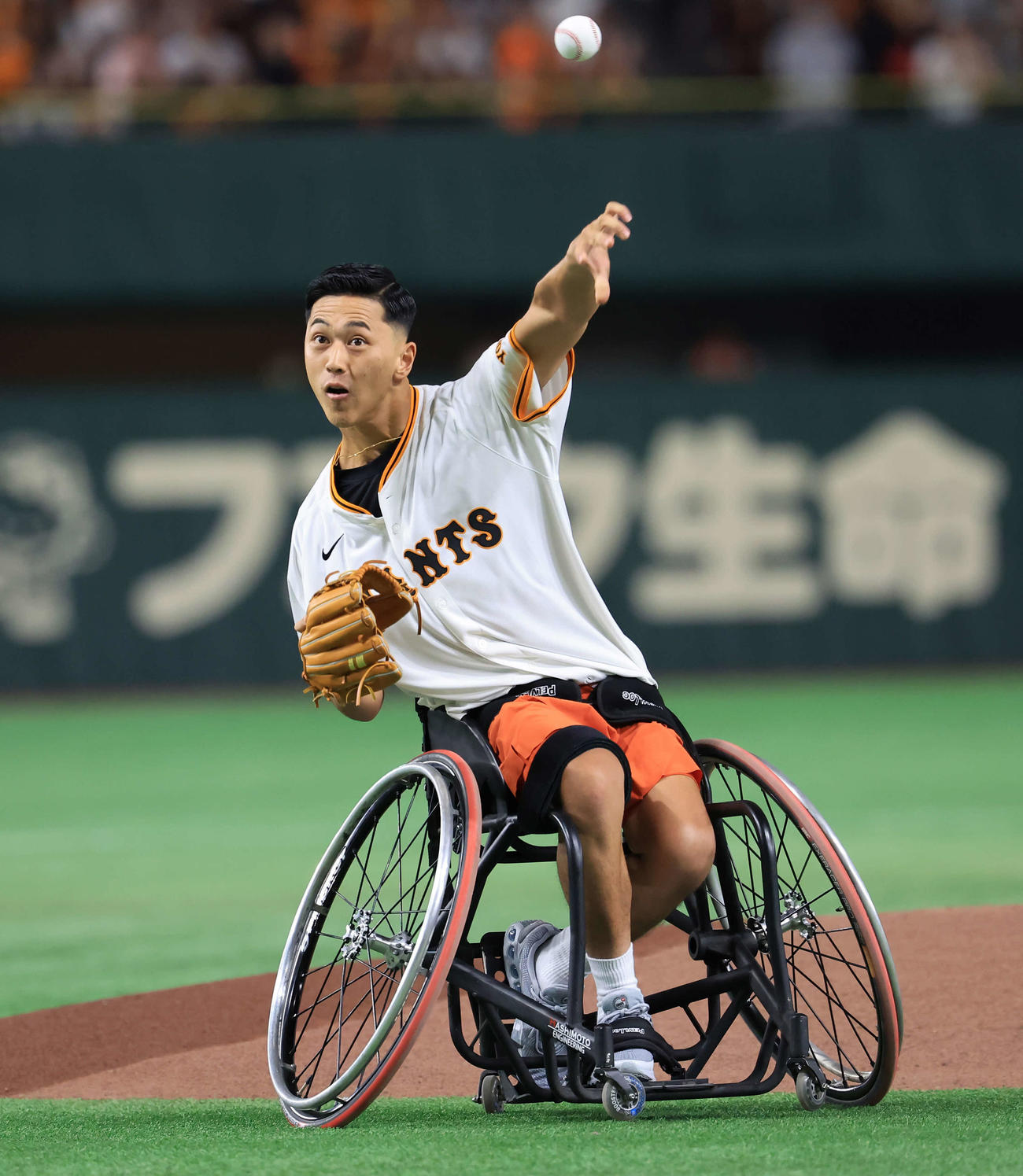 巨人対ヤクルト　始球式を務める小田凱人（撮影・浅見桂子）