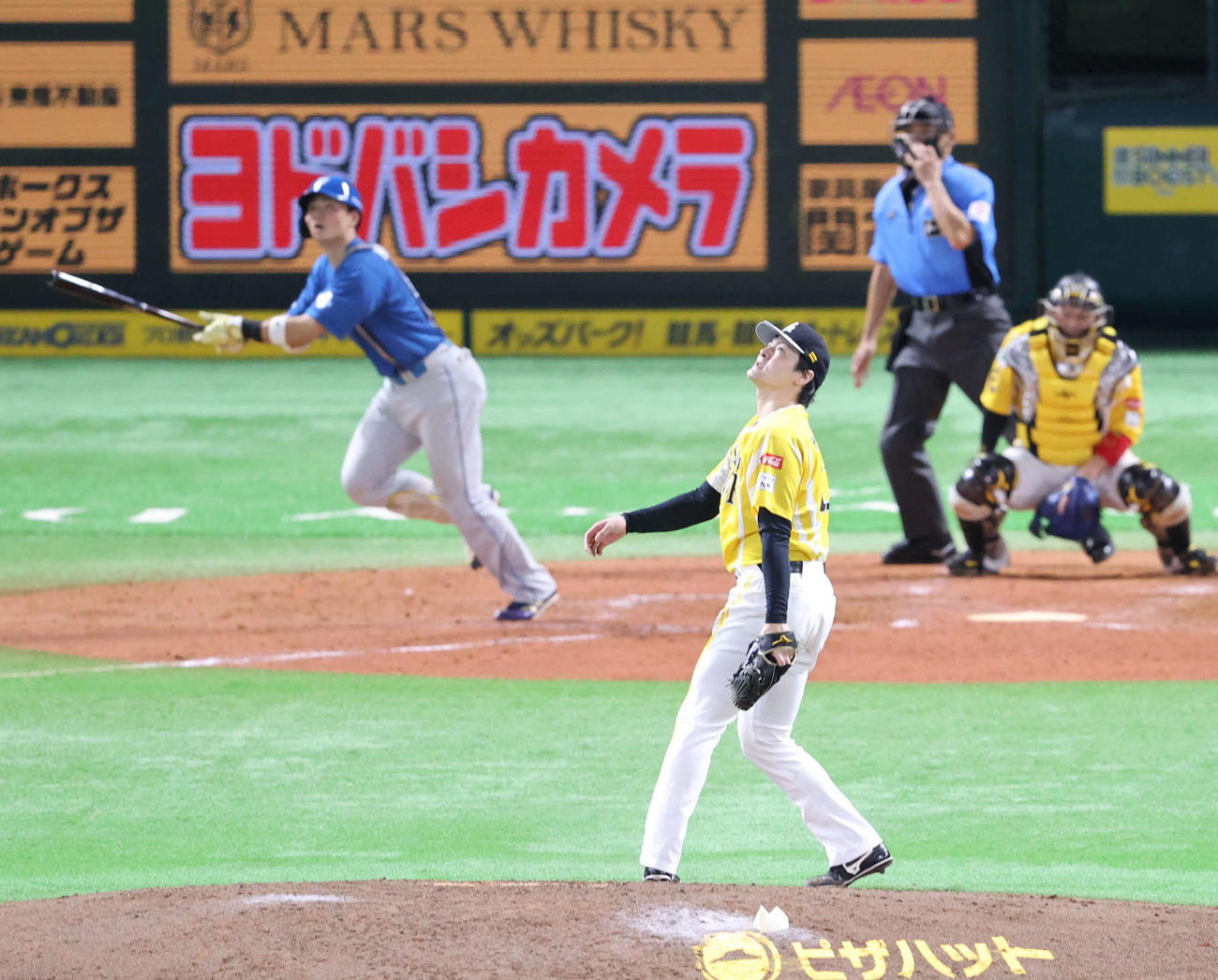 ソフトバンク対日本ハム　5回表日本ハム無死一、二塁、清宮に右越え同点3点本塁打を浴びた有原（撮影・梅根麻紀）