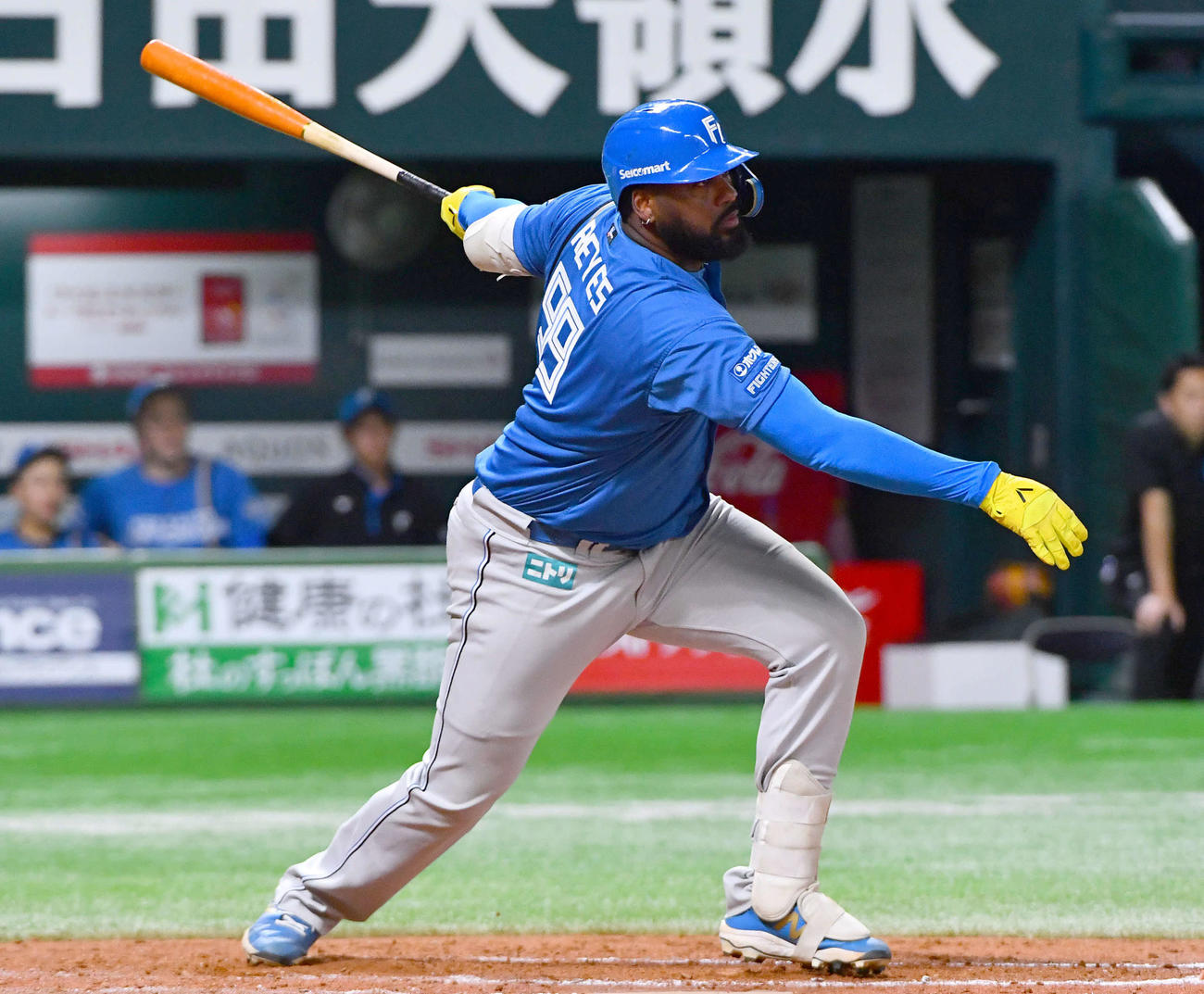 ソフトバンク対日本ハム　8回表日本ハム2死二塁、レイエスは勝ち越しの右前適時打を放つ（撮影・岩下翔太）