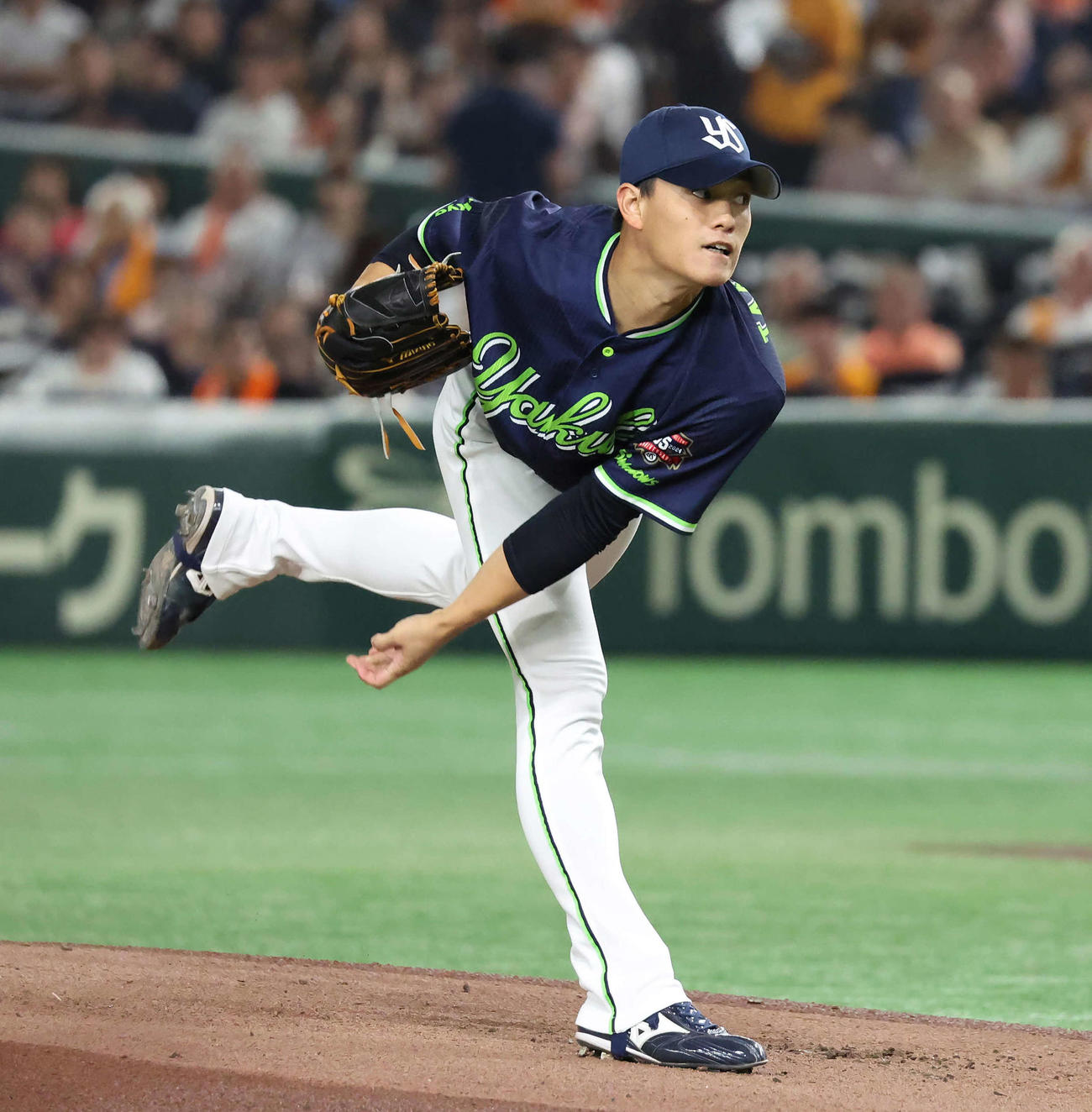 巨人対ヤクルト　力投するヤクルト先発高橋（撮影・丹羽敏通）