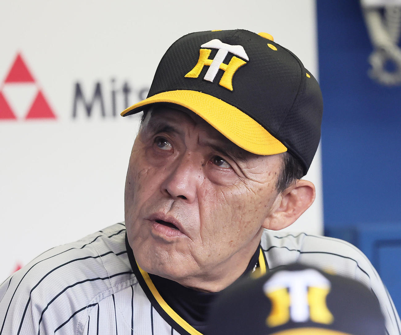 DeNA対阪神　試合開始を待つ阪神岡田監督（撮影・足立雅史）