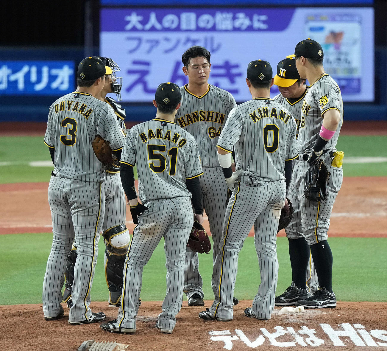 DeNA対阪神　8回から投げ4失点でマウンドを降りる阪神岡留（撮影・たえ見朱実）