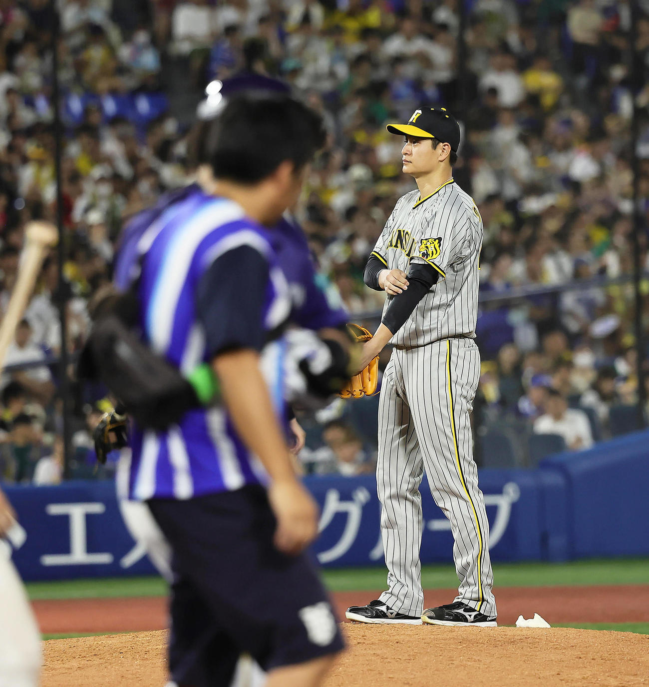 DeNA対阪神　4回裏DeNA無死、宮崎に死球を与えた大竹（撮影・足立雅史）