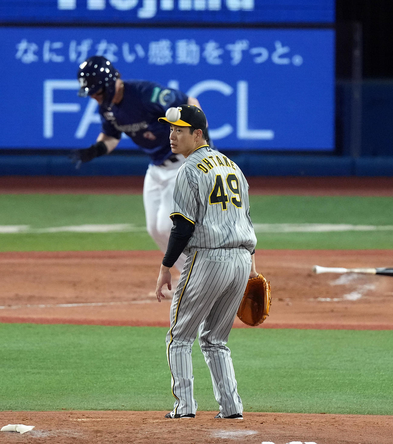 DeNA対阪神　3回裏DeNA2死一塁、オースティンを二ゴロに仕留める大竹（撮影・たえ見朱実）