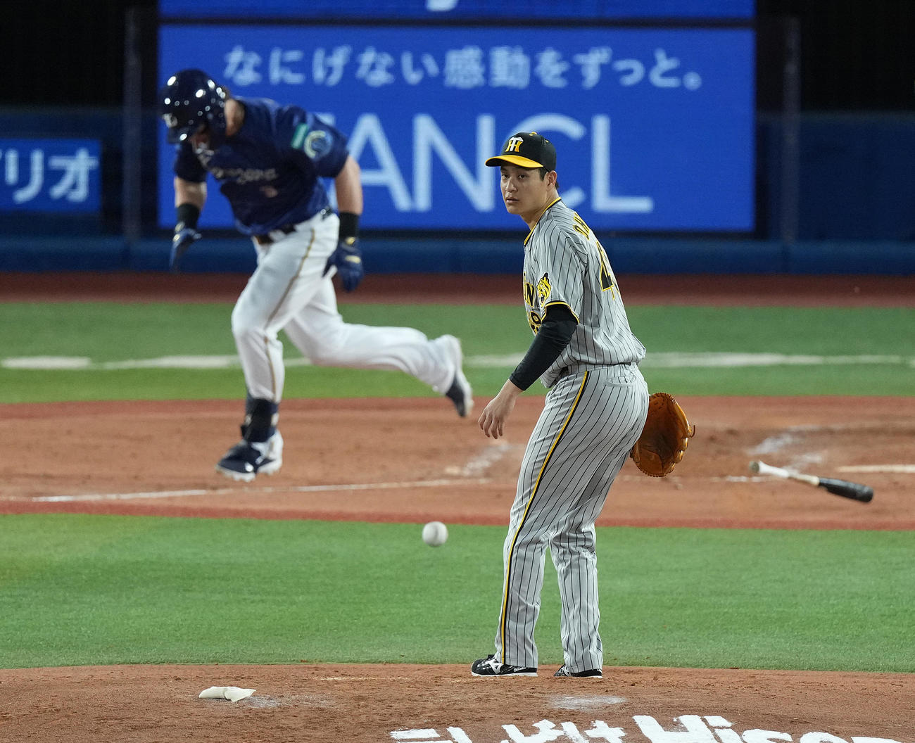 DeNA対阪神　3回裏DeNA2死一塁、オースティンを二ゴロに仕留める大竹（撮影・たえ見朱実）