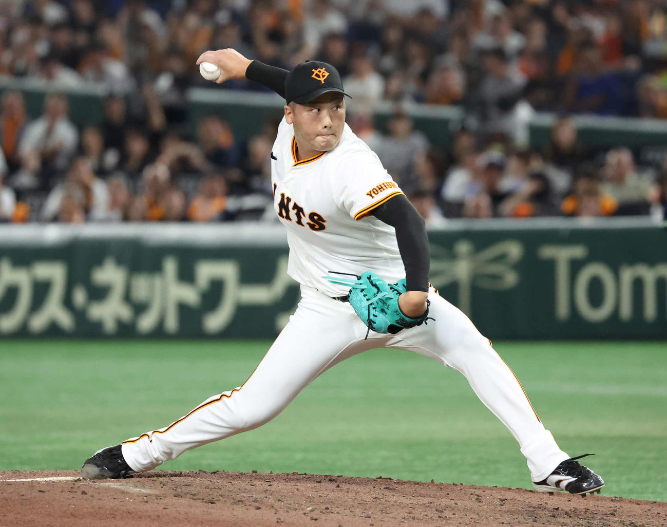 巨人対ヤクルト　力投する巨人2番手船迫（撮影・丹羽敏通）