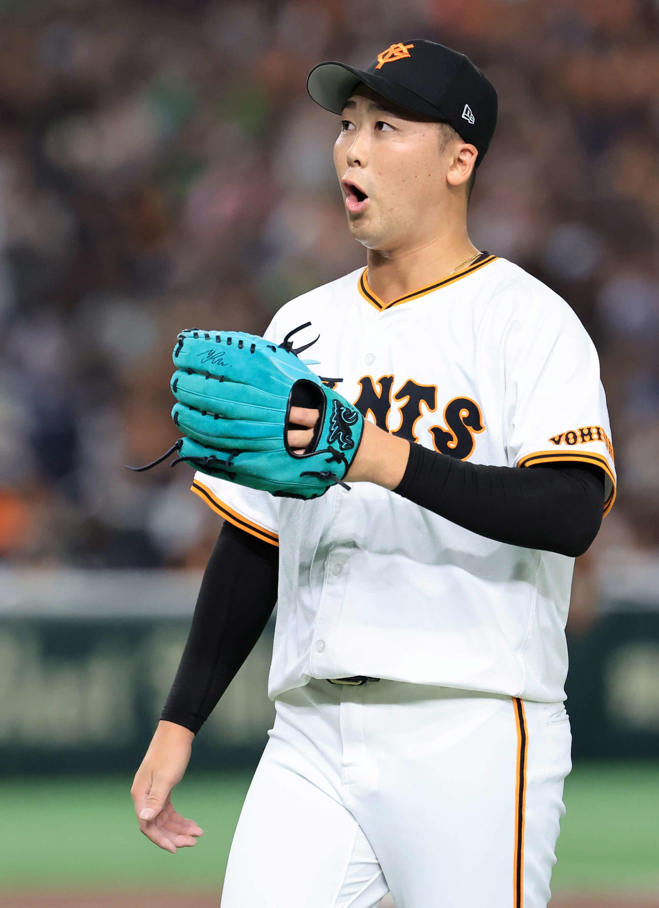 巨人対ヤクルト　6回表ヤクルトの攻撃を抑え、気を吐く船迫（撮影・浅見桂子）