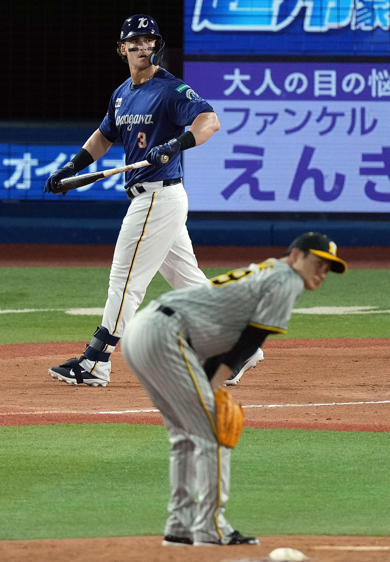 DeNA対阪神　6回裏DeNA無死、大竹から同点のソロ本塁打を放ったオースティン（撮影・たえ見朱実）