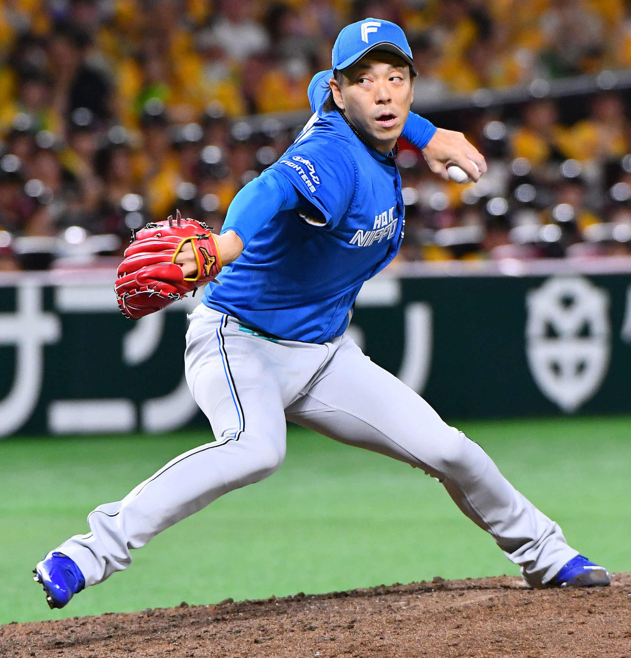 ソフトバンク対日本ハム　8回裏から登板した、日本ハム2番手の宮西（撮影・岩下翔太）