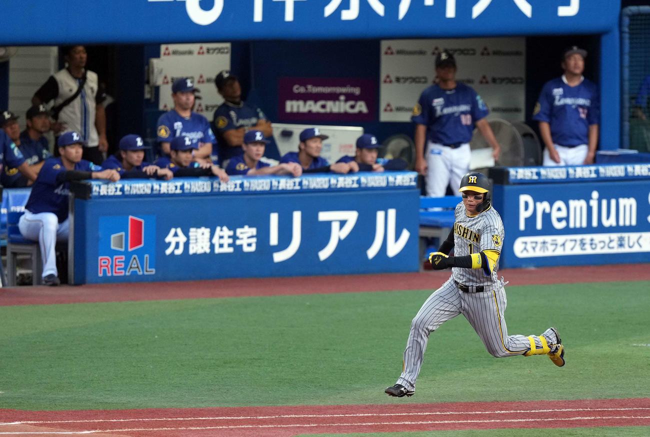 DeNA対阪神　1回表阪神1死二塁、左翼線に先制の適時二塁打を放った下（撮影・たえ見朱実）