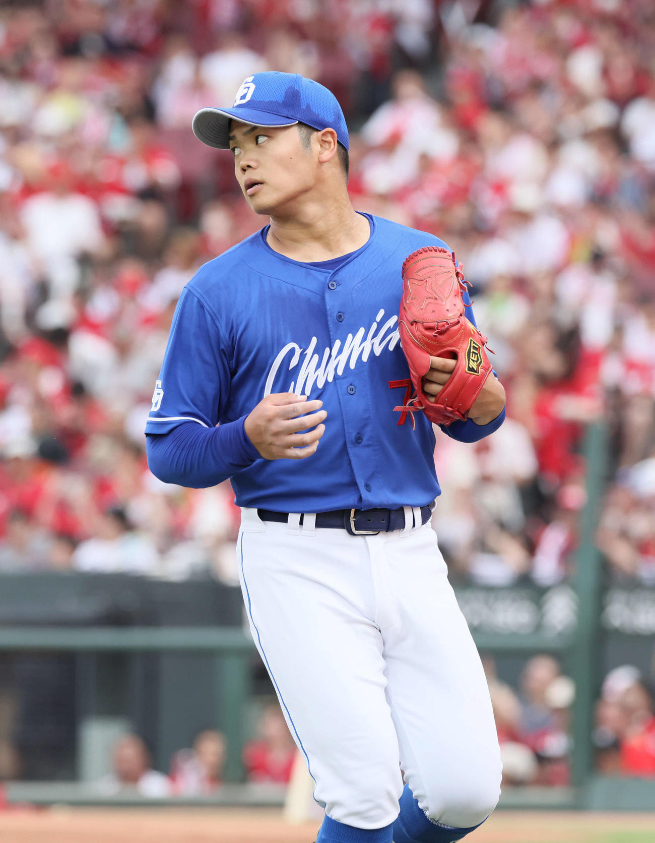 広島対中日　1回裏広島無死一、三塁、小園に右適時打を浴びた根尾（撮影・加藤孝規）