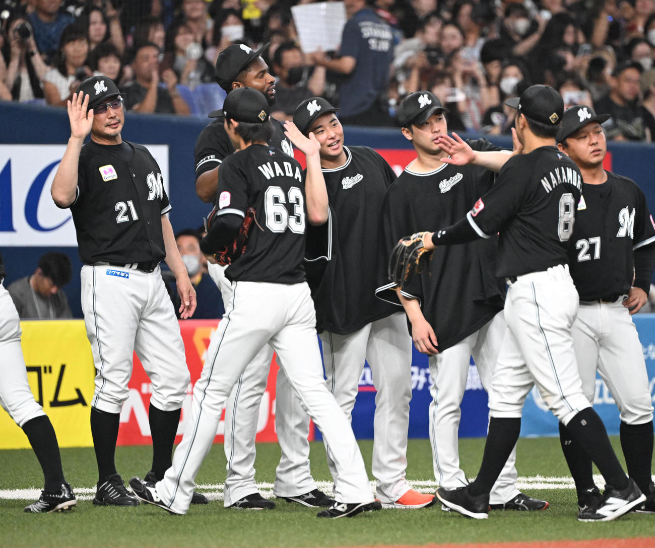オリックス対ロッテ　9回表ロッテ2死満塁、小川に2点適時打を浴びた吉田（撮影・和賀正仁）