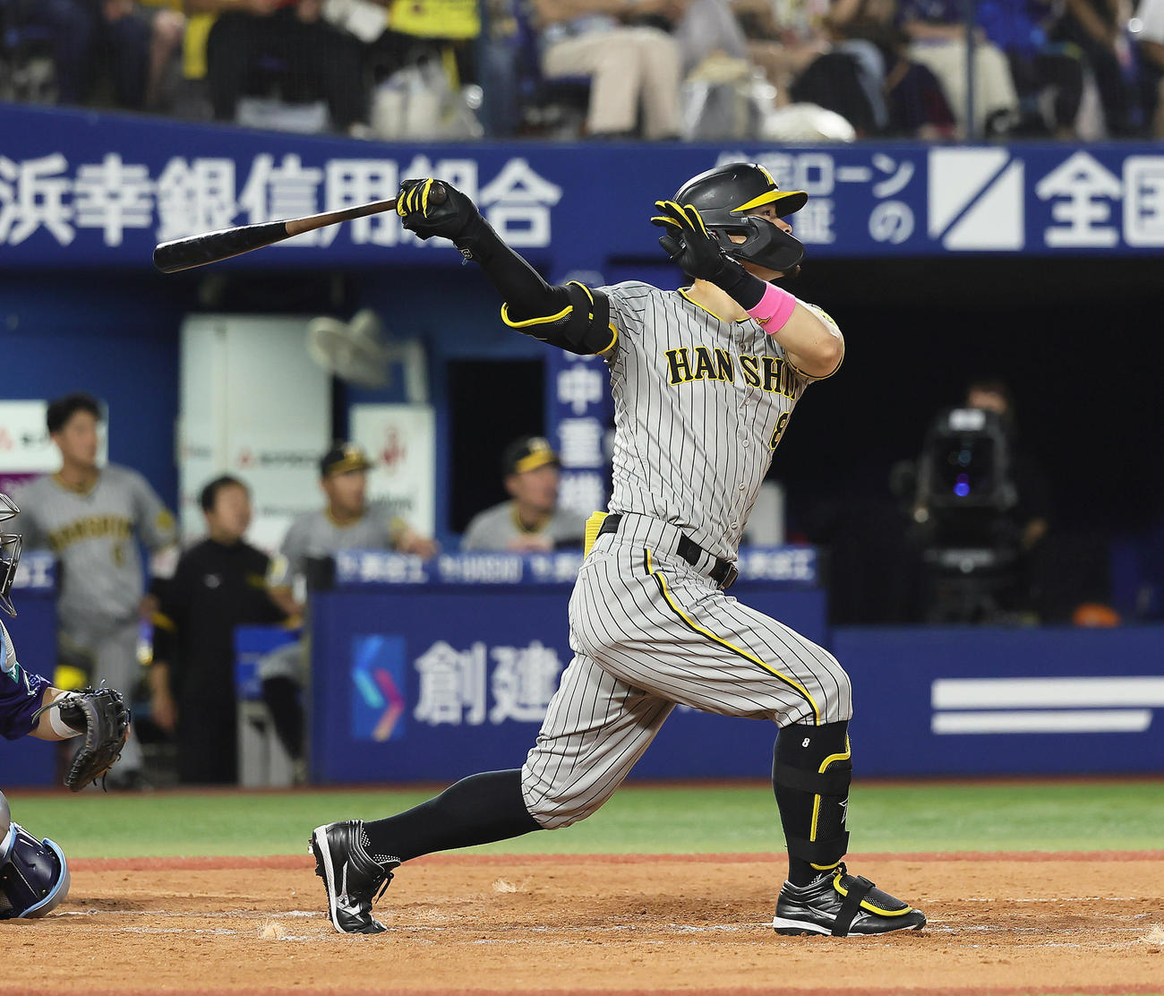 DeNA対阪神　5回表阪神1死一、二塁、佐藤輝は3点本塁打を放つ（撮影・足立雅史）
