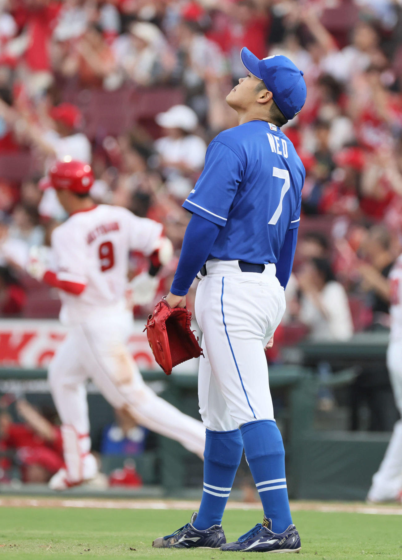 広島対中日　2回裏広島無死、秋山に右越え本塁打を浴びた根尾（撮影・加藤孝規）